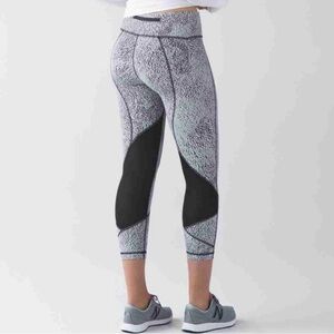 Lululemon Athletica Black and Gray Patterned Leggings